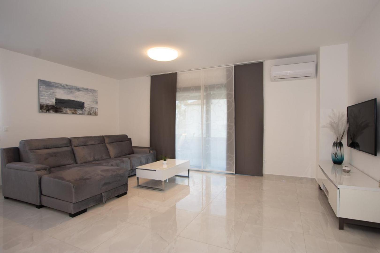 Villa Stella - Crowonder Luxury Rent Турань Экстерьер фото