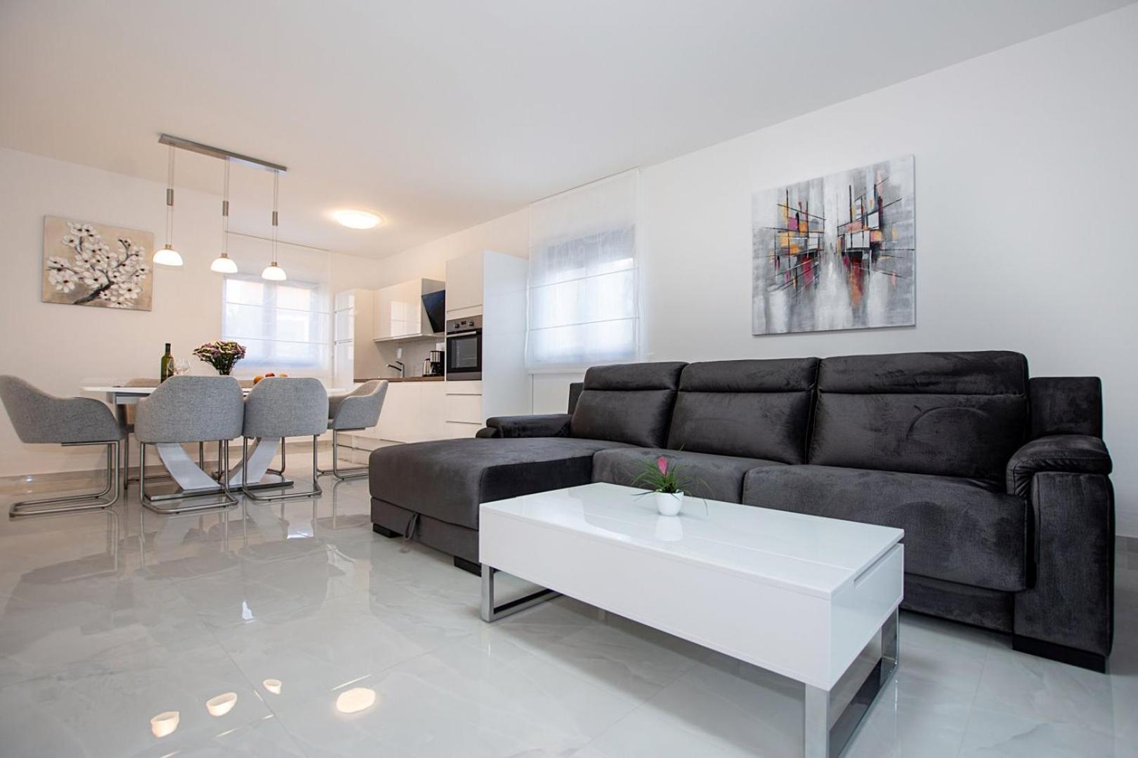 Villa Stella - Crowonder Luxury Rent Турань Экстерьер фото
